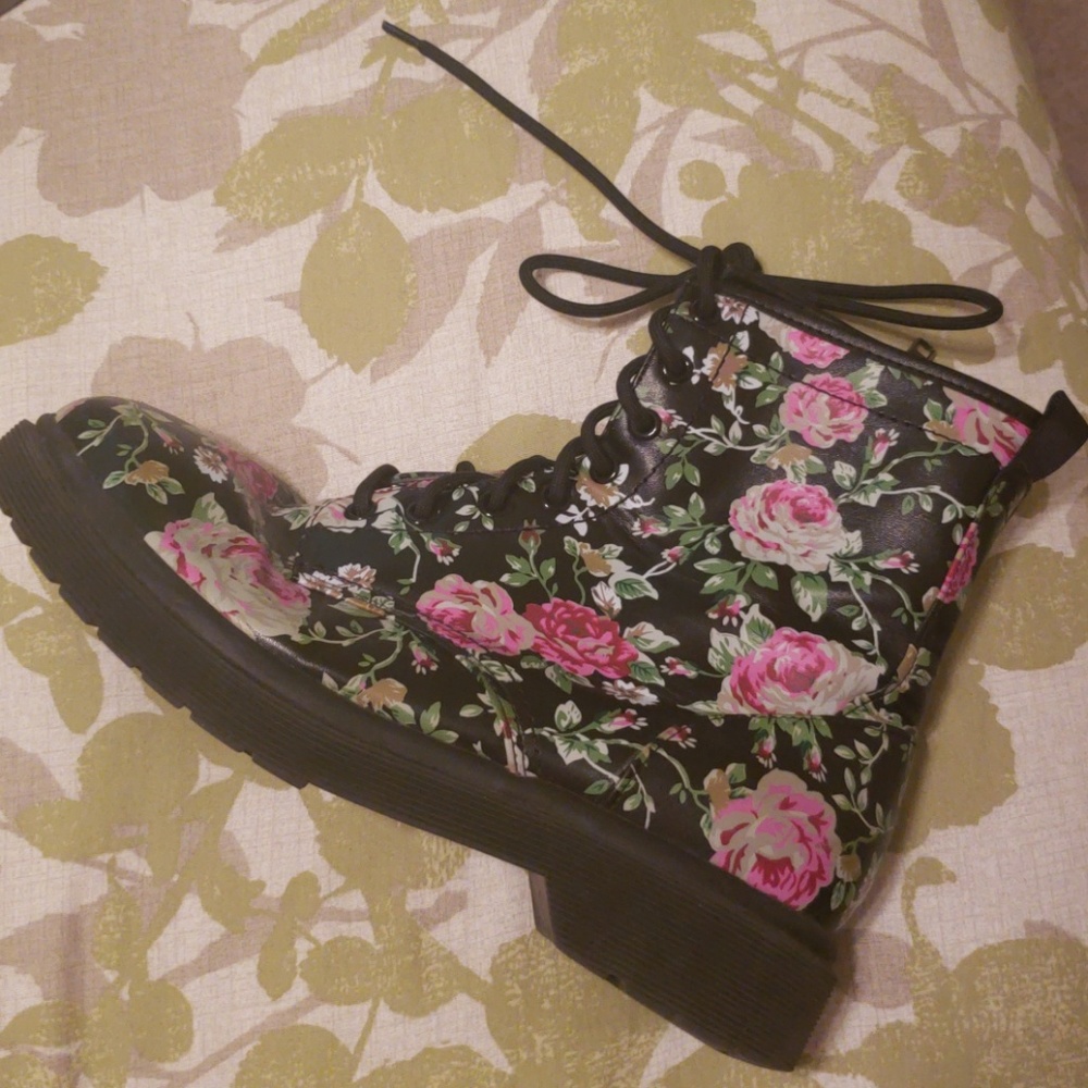 Floral combat boots. Minimal wear. Size 10